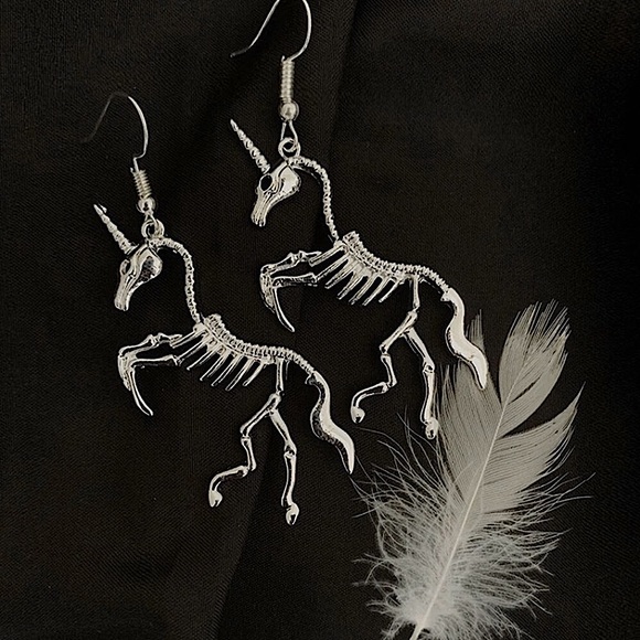 Silver unicorn skeleton earrings - Picture 6 of 8